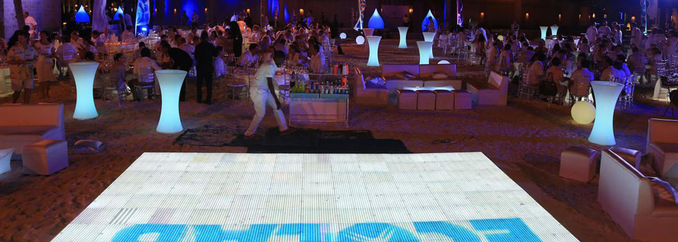 attendees enjoyed a beachfront event in the dominican republic